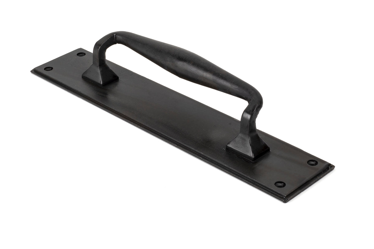 Black Pull Handle on Backplate
