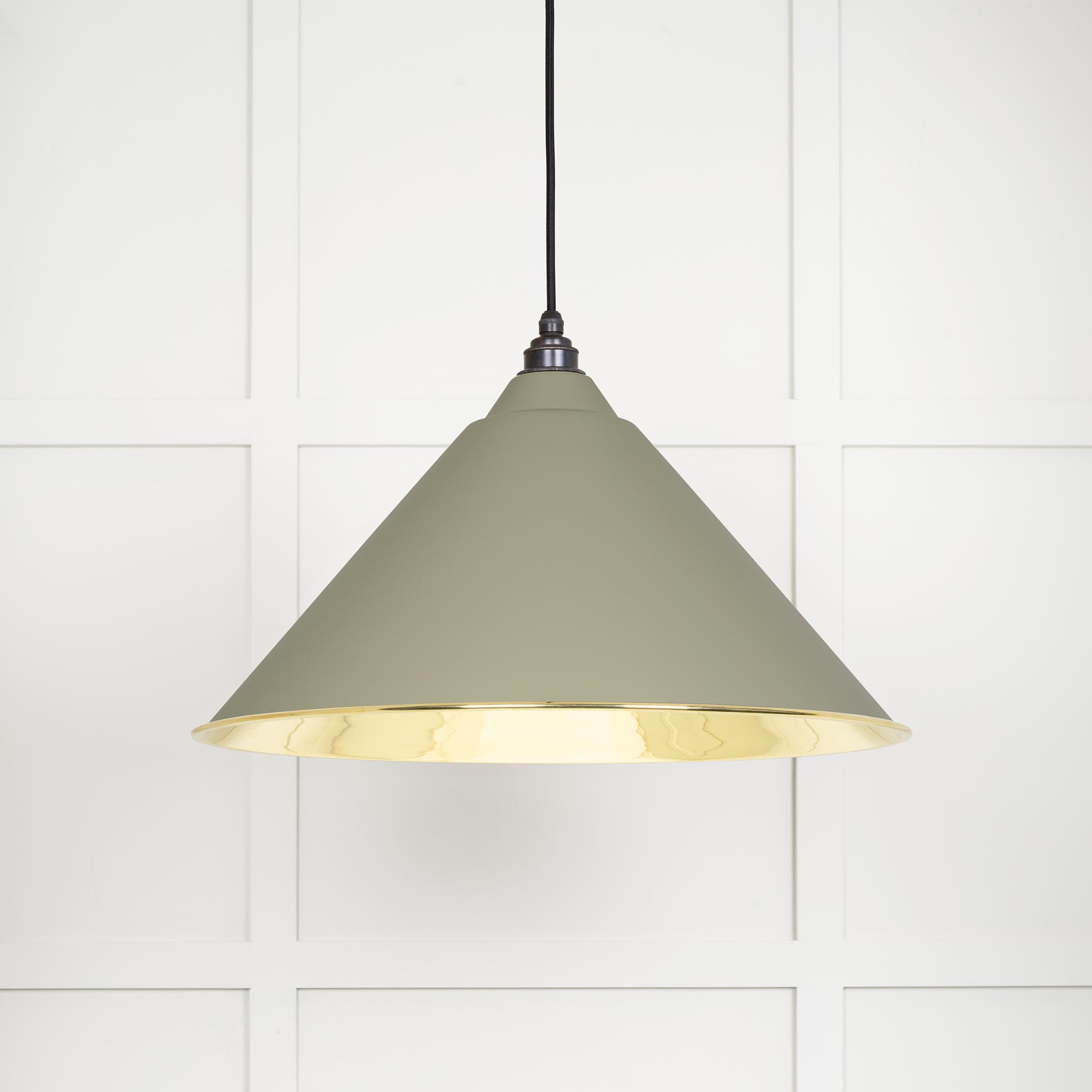 Smooth Brass Hockley Pendant in Tump