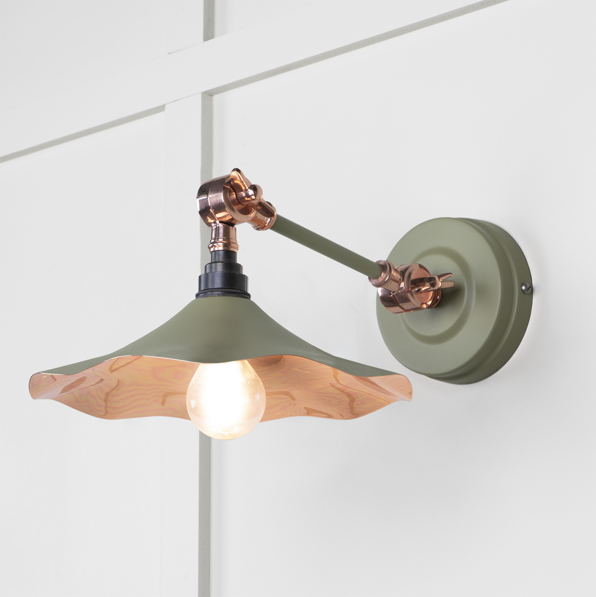 Smooth Copper Flora Wall Light in Tump